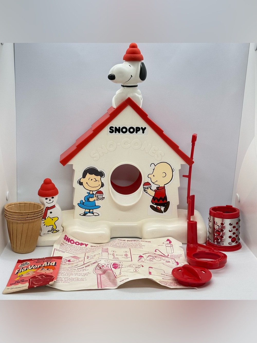 Vintage Hasbro 1979 SNOOPY Sno-Cones Machine +8 Accessories Instructions *NO BOX